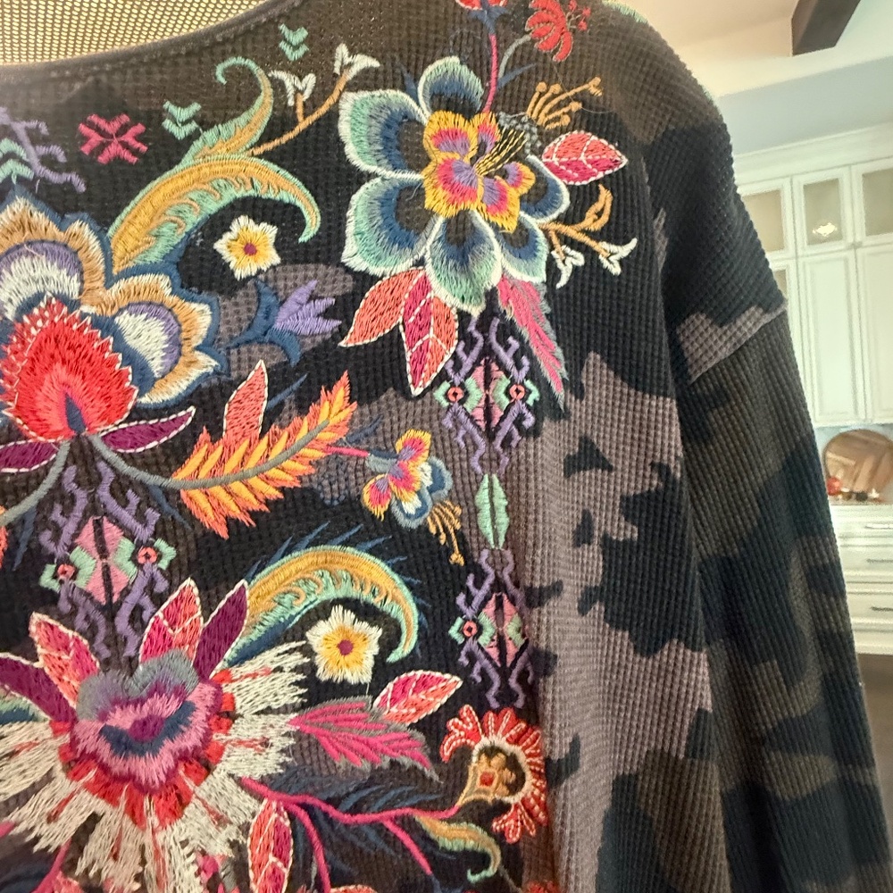 Johnny Was Iota Camo Embroidered Top – Like New – Stunning Detail - Picture 4 of 11